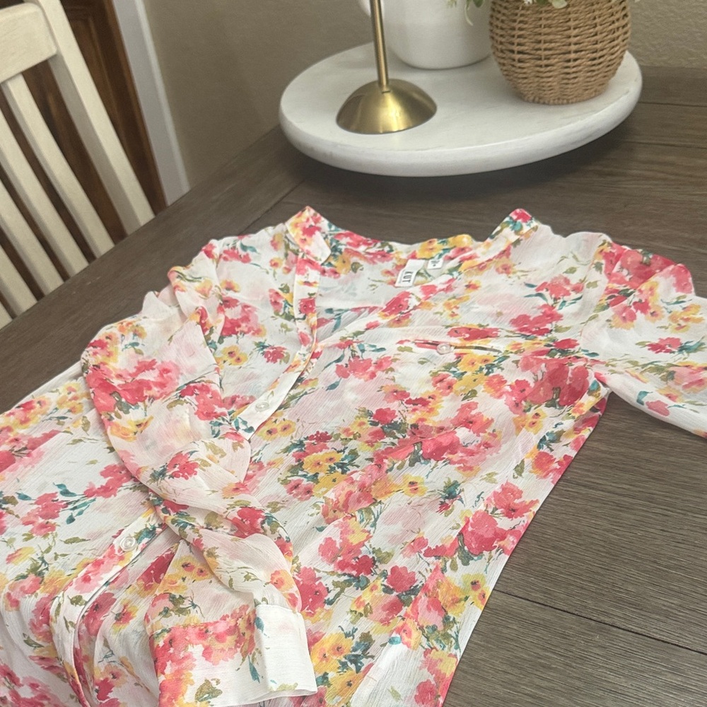 Kut from the Kloth White Floral Split-Neck Blouse with Pink and Yellow Blooms